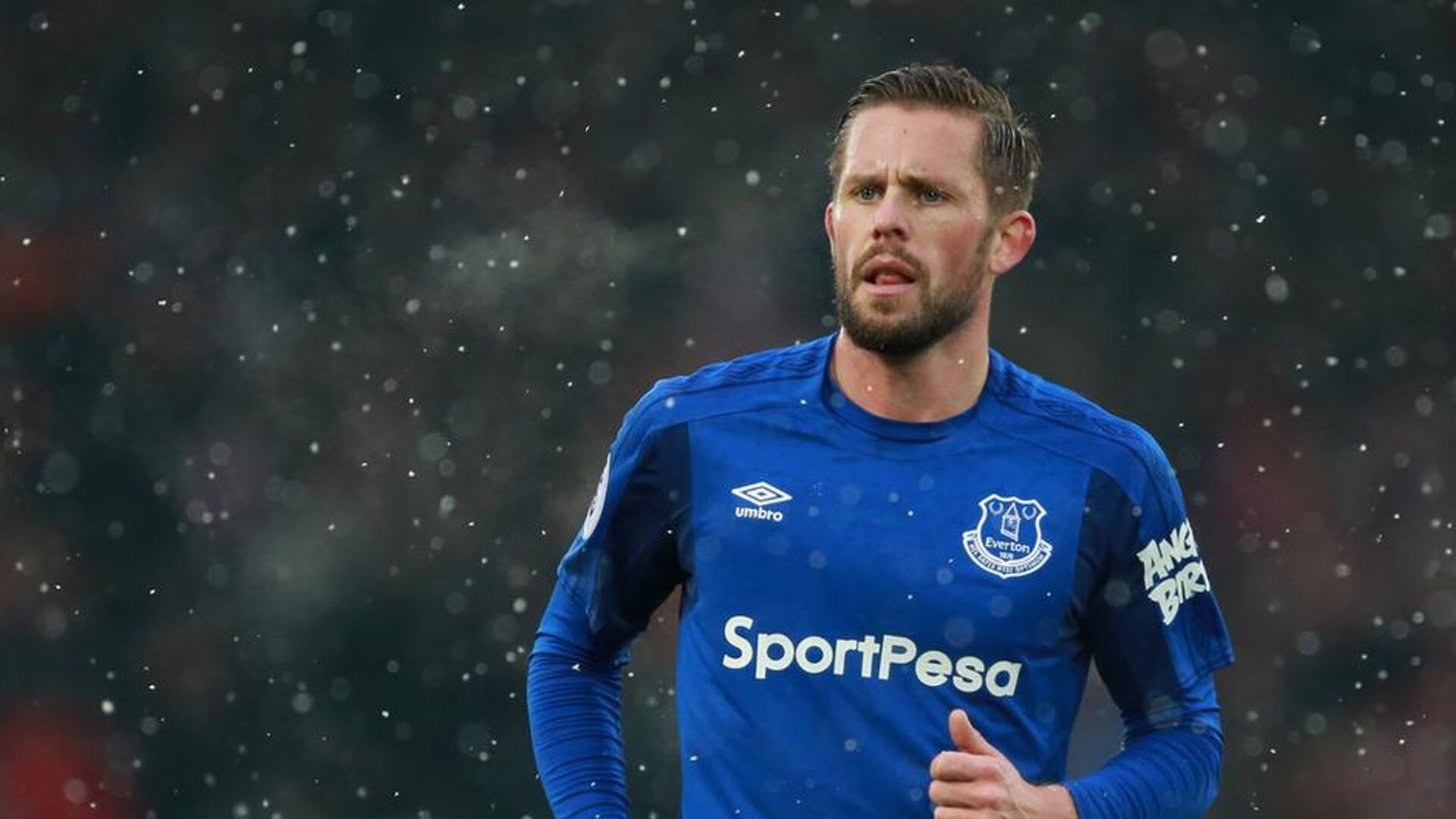 法甲激烈角逐,比分2-1,比赛中关键扑救化解危机,场均射正率达65%